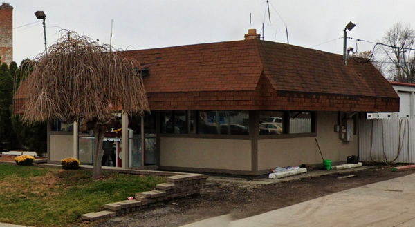 A&W Restaurant - Mt Clemens - 205 N Gratiot Ave (newer photo)